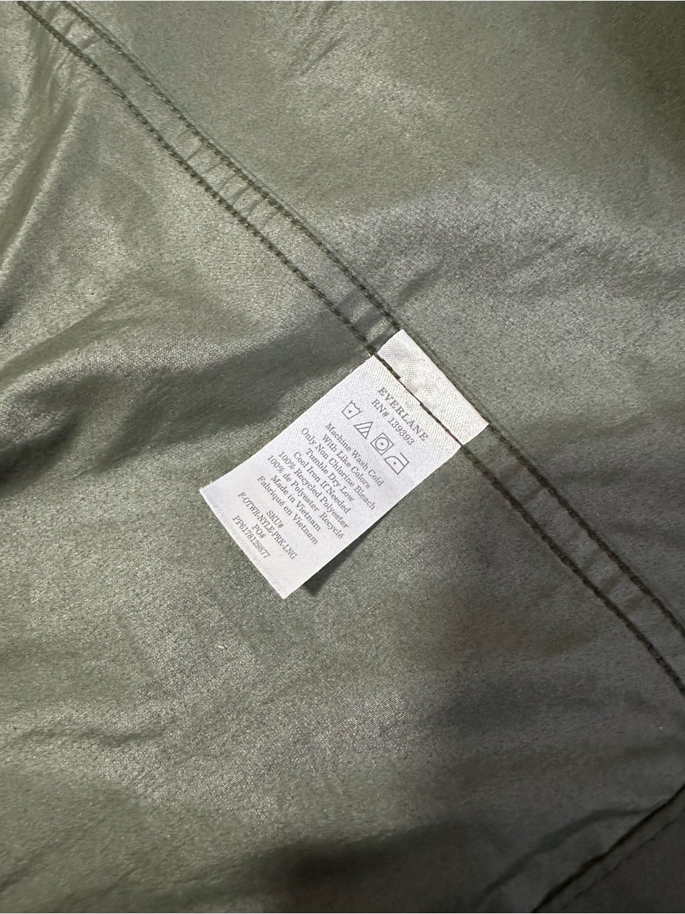 Everlane The City Anorak in Olive - Picture 8 of 10
